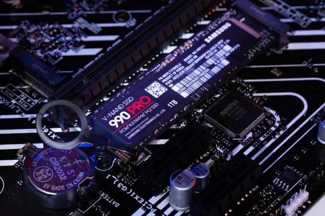 三星 990 Pro SSD 极速传输：PCIe 4.0 天花板，加载快如闪电