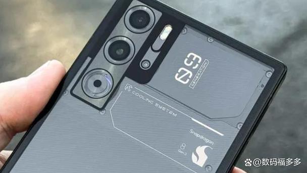 红魔 9 Pro+ 透明版炫酷登场:内置风扇,性能散热双极致