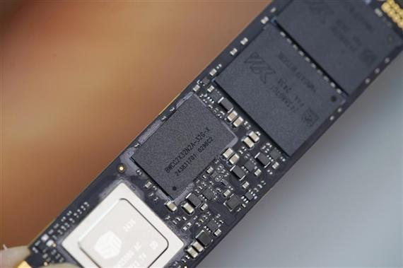 致态 TiPro7000：国产固态硬盘的性能担当