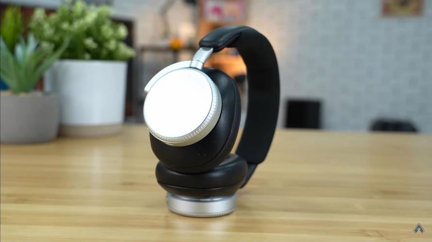 B&amp;O Beoplay H100：羊皮革耳罩 + 主动降噪，奢华音质体验