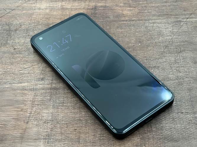 华硕 Zenfone 10 小屏旗舰坚守者:单手握持的舒适与性能