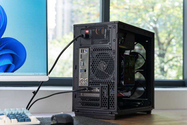 Thermaltake CH700M机箱评测:紧凑型设计的风道优化方案