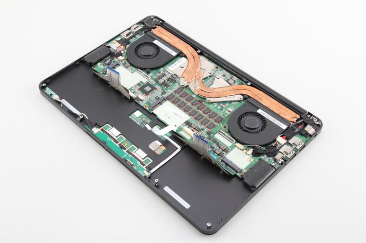 雷蛇Blade 16游戏本散热系统拆解评测