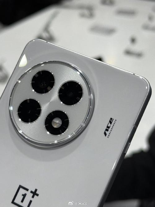 一加 Ace 5 Pro 陶瓷特别版:1TB 存储实际可用空间仅 910GB?
