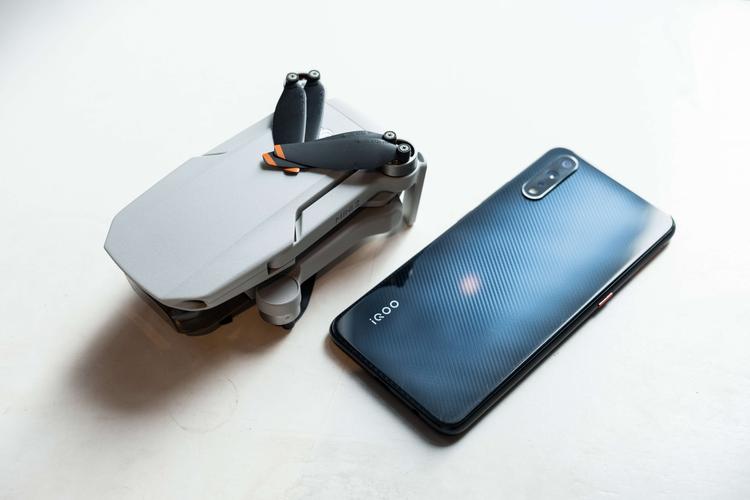 大疆Mini 4 Pro抗风测试：7级风悬稳如老狗？