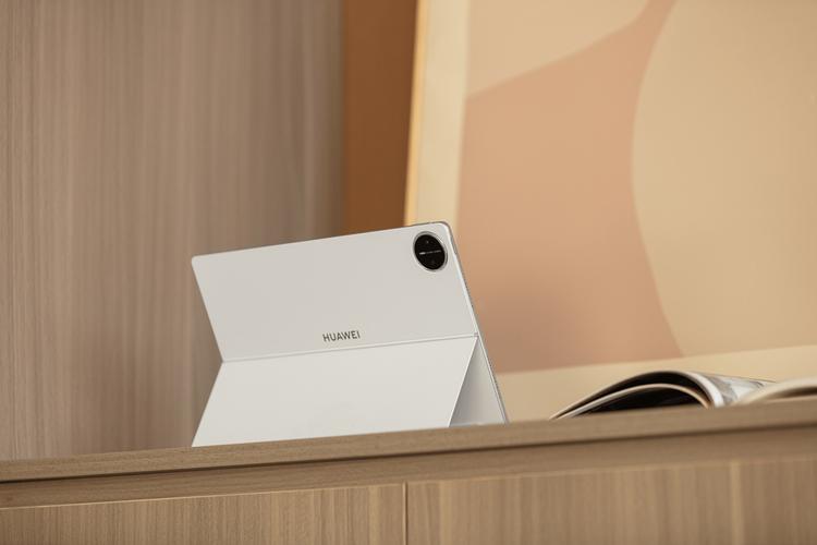 华为 MatePad Pro 13.2 星闪笔体验:超低延迟,书写如纸般自然