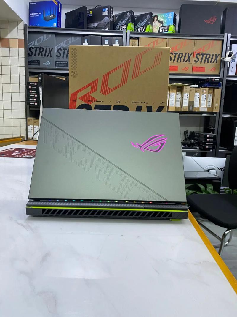 华硕 ROG 枪神 8：电竞本的巅峰对决