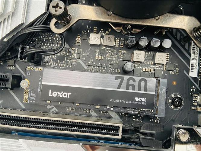 雷克沙 NM760：高性能 PCIe 4.0 固态硬盘