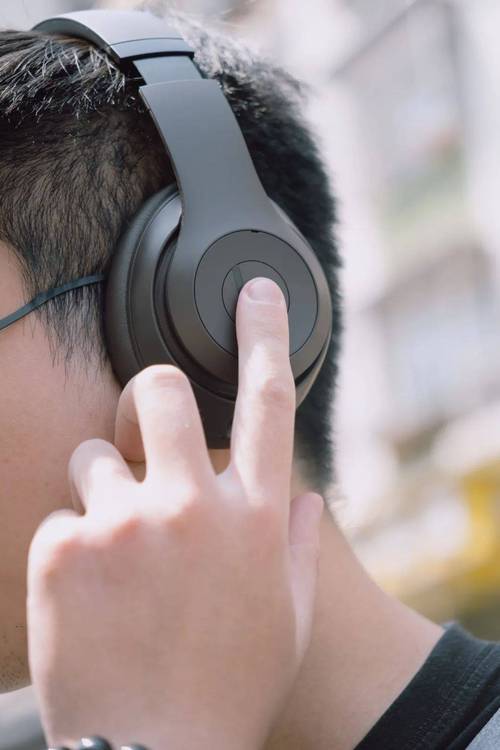 Beats Studio Pro 音质革新：全新声学架构，低音澎湃高音清亮