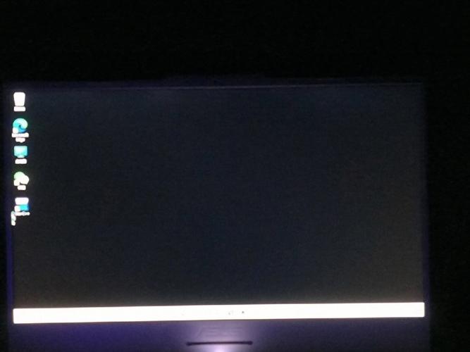 苹果 iMac 24 英寸 2025 款屏幕素质：漏光问题普遍存在