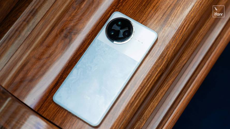 Redmi K80 Pro：2K 直屏 + 独显芯片，性价比旗舰性能实测