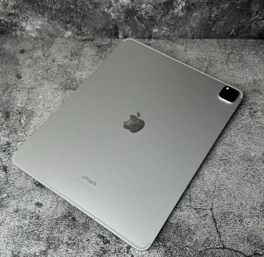 苹果 iPad Pro 12.9 2025 款发热问题：剪辑视频烫手严重