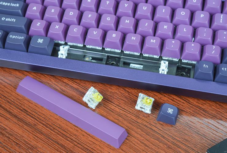 Keychron Q1 Pro 客制化键盘:铝坨坨质感,无线三模热插拔