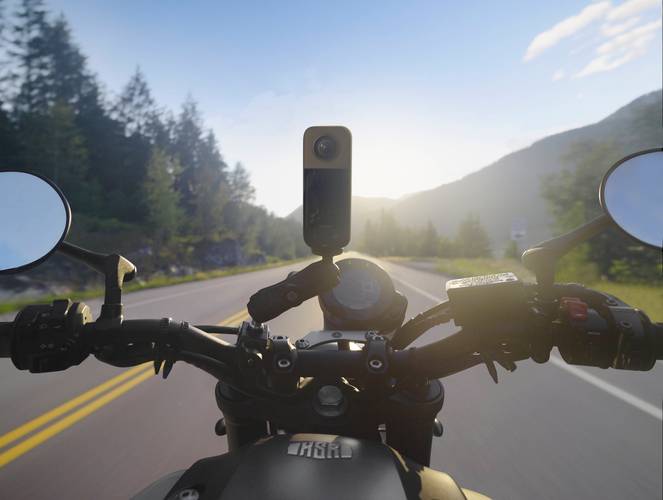 Insta360 X3全景车祸现场：摩托车友必看防护指南