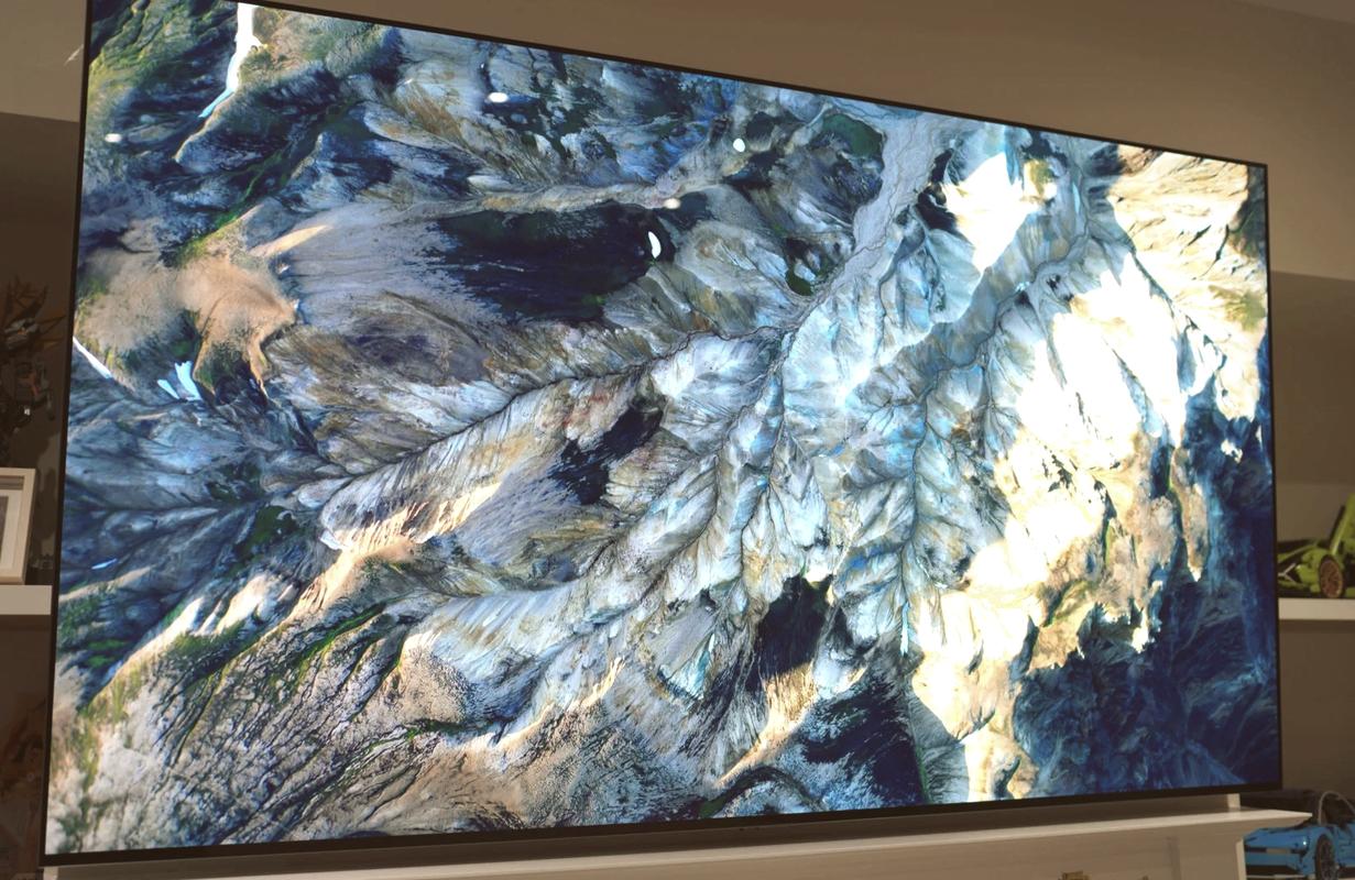 LG Signature OLED R卷轴电视评测：可变形显示技术的未来形态