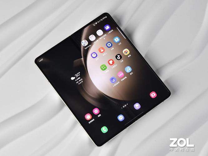 Galaxy Z Fold5折叠屏耐用度测试：铰链技术如何突破折痕难题