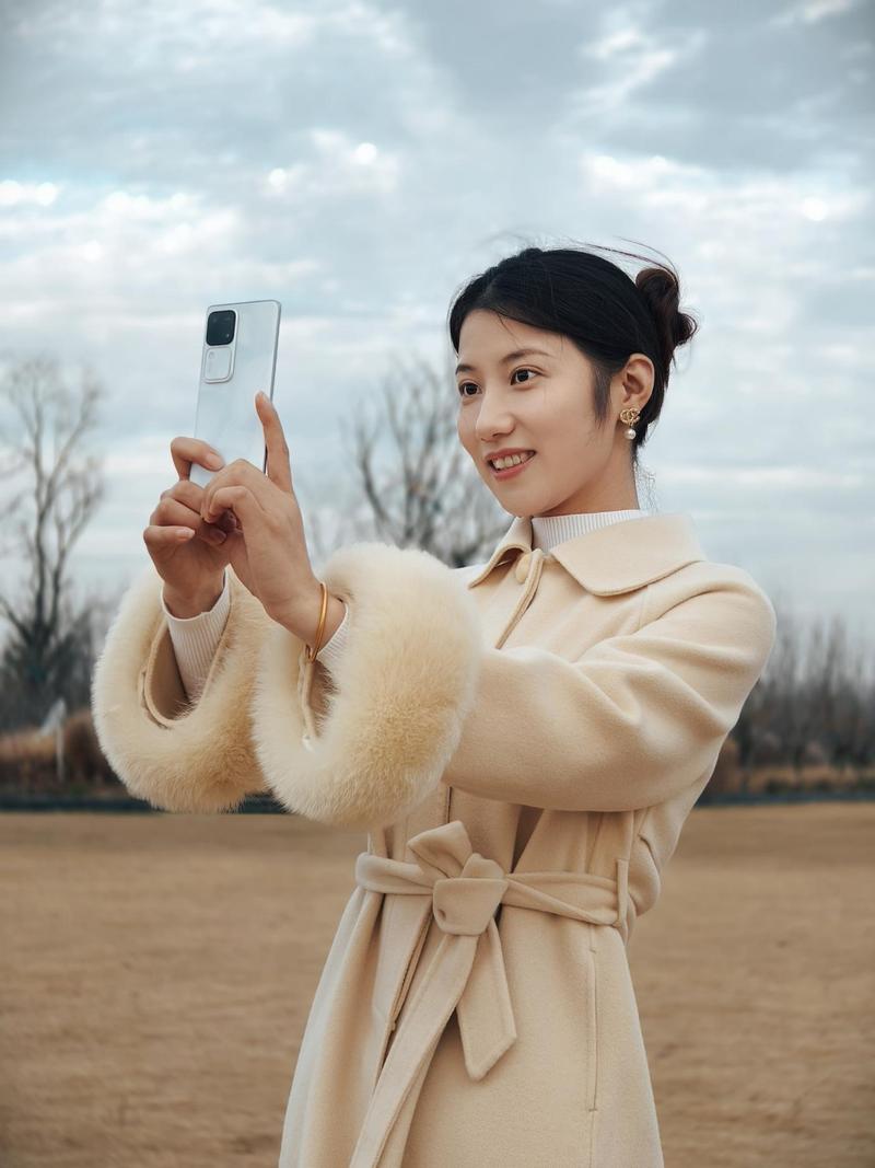 vivo S16 Pro人像旗舰:前置摄像头如何重新定义自拍美学?