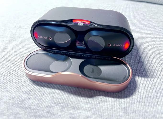 索尼 WH-1000XM6:12 颗麦克风 + QN3 芯片,降噪效果超越 AirPods Max?
