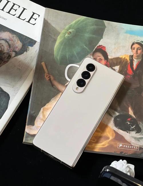Samsung Galaxy Z Fold4折叠屏测评:轻薄机身如何平衡性能与续航?