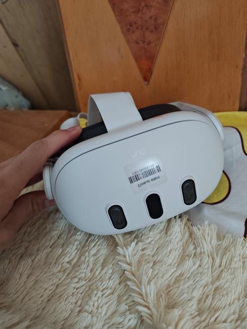 Oculus Quest 3 VR 一体机体验:彩色透视与 120Hz 高刷的沉浸革命