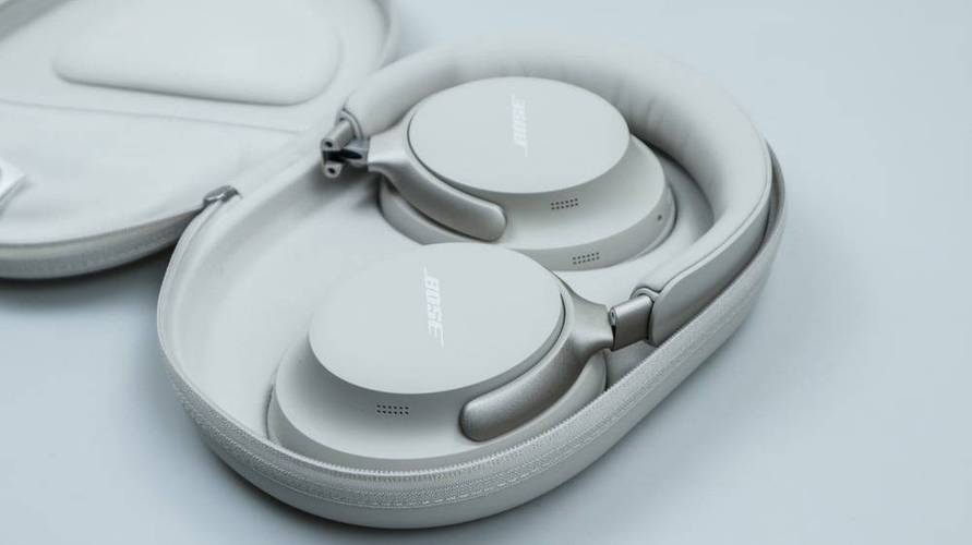 Bose QuietComfort Ultra 降噪实测:24 小时续航与空间音频的沉浸体验