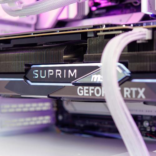 微星创造者 Z16 2025:RTX 5070 Ti+Mini-LED 屏,内容创作旗舰