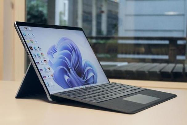 Microsoft Surface Pro 9全能本:二合一设备能否取代传统笔记本?
