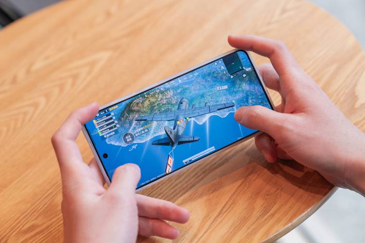 一加 Ace 5 Pro 游戏实测:骁龙 8 至尊版 + 120Hz 东方屏的电竞体验