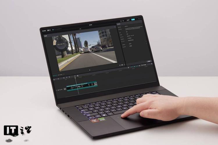 华硕ProArt创16旋钮设计：创意工作流的实体交互回归