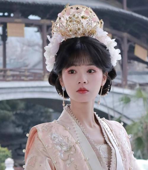 短剧《守寡三年他为我披上婚纱》NFT发行风险：如何避免泡沫？