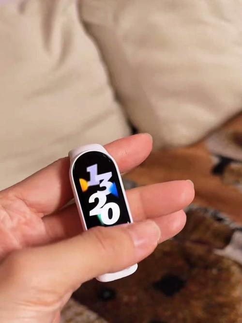 柔性屏可穿戴设备:能贴在皮肤上的 “健康监测带”,实时追踪心率、血氧