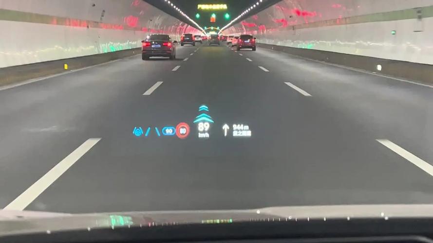 AR 导航 “实景路标”:实时叠加转向箭头在路面,新手司机不再迷路