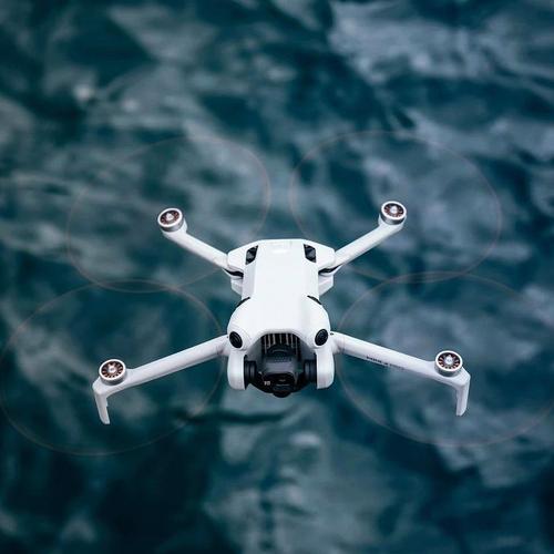 大疆 Mini 4 Pro 无人机评测:249 克合规机身,画质和续航有惊喜吗?