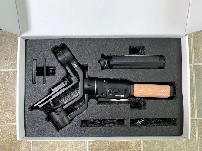 飞宇 AK2000S 评测：承重能力升级，能搭载专业相机吗？​