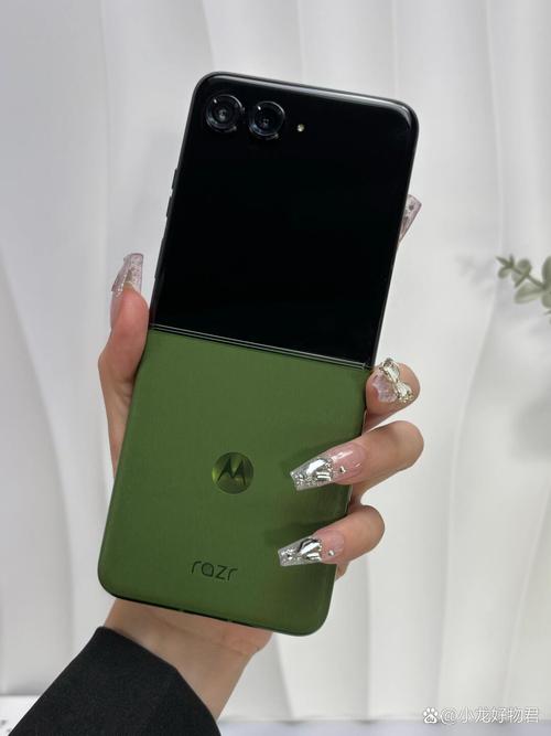 摩托罗拉 razr 50 Ultra 体验：外屏尺寸再加大，日常使用能替代内屏吗？​